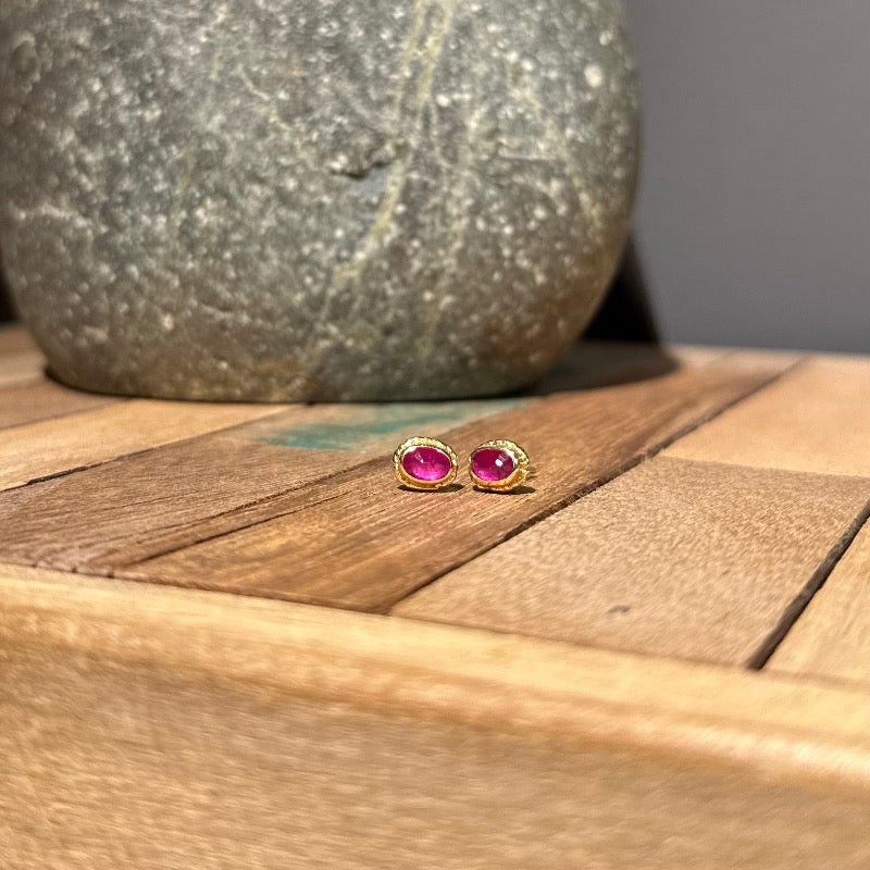 Inverted Color Ruby Inverted African Ruby Oval Ruffled Platform Studs – Silverado Saratoga