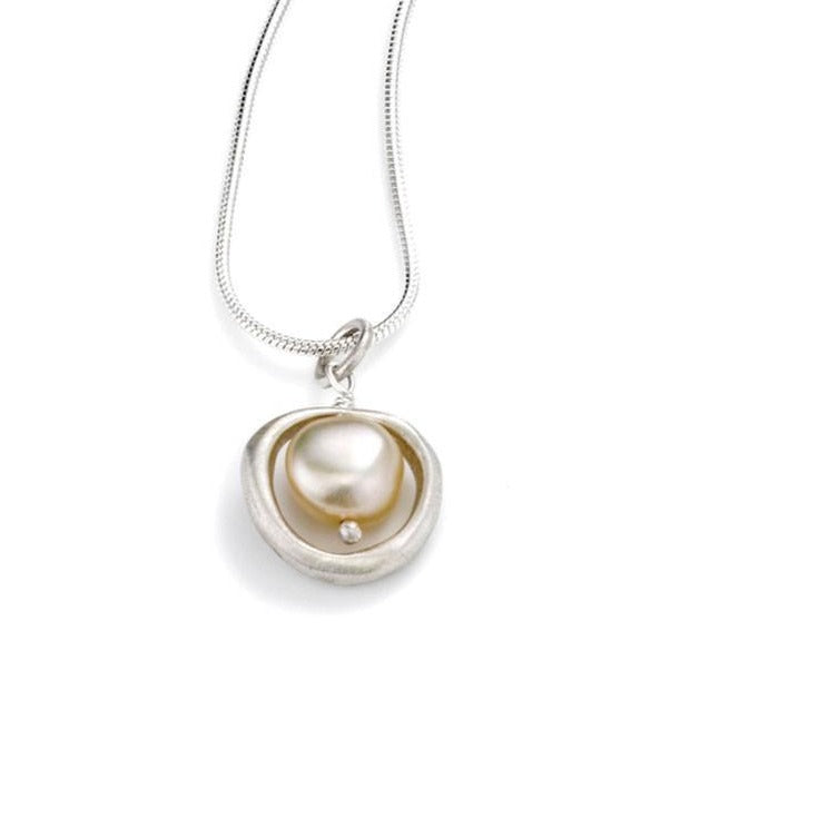 Organic Circle with Large Pearl Necklace